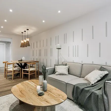 דירה Canneti - 3 Bedrooms In Sagrada Familia ברצלונה